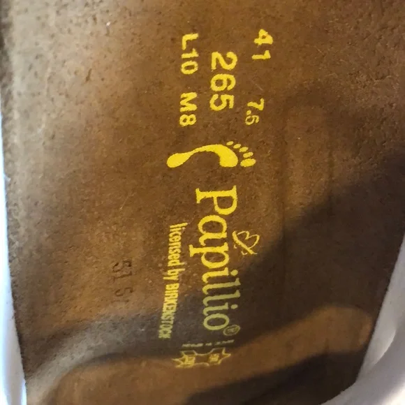 Birkenstock White Sandals with Adjustable Straps - Picture 5 of 5